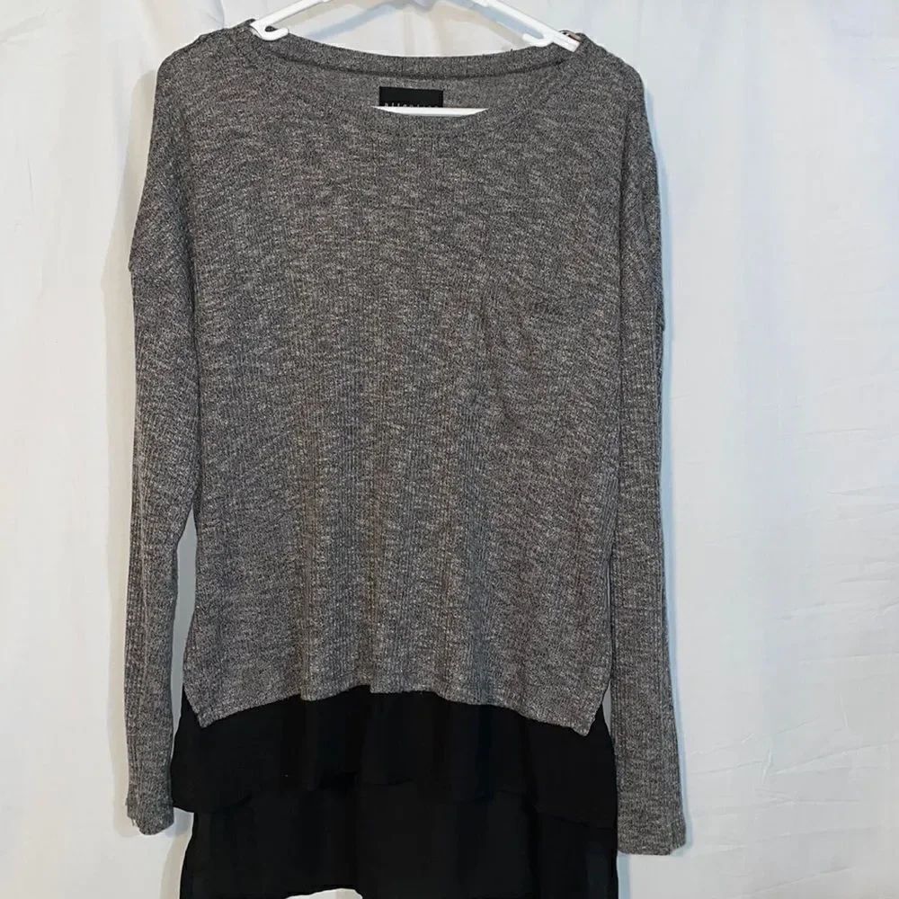 Attention sweater 